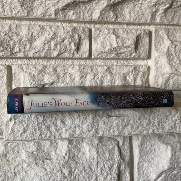 🐺Julie’s Wolf Pack - Hardcover Book - Picture 4 of 7